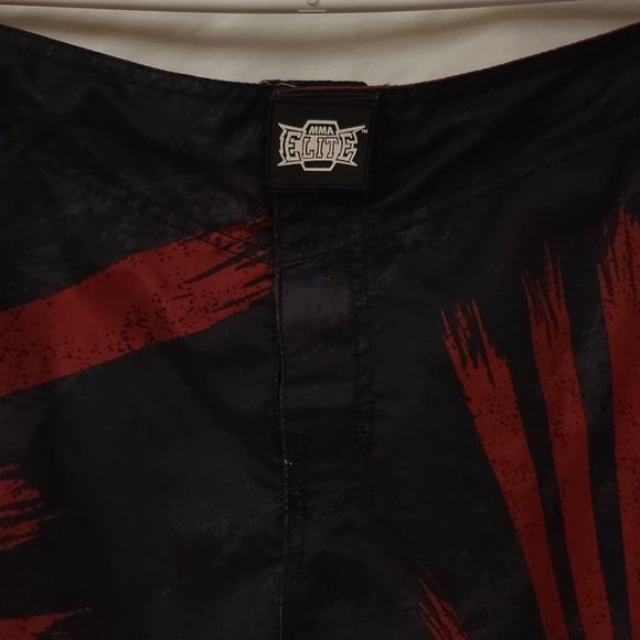 MMA Elite Mens XL Red Black Spade Wing Bone Fighter Trainers Shorts 11in Inseam - Picture 11 of 12